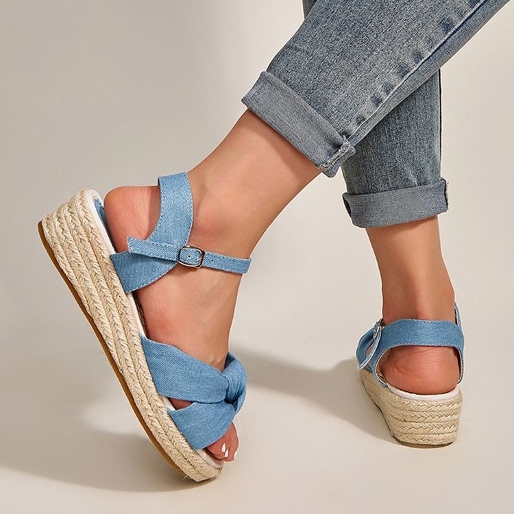 Round Toe Buckle Flat With Western Dame Sandals