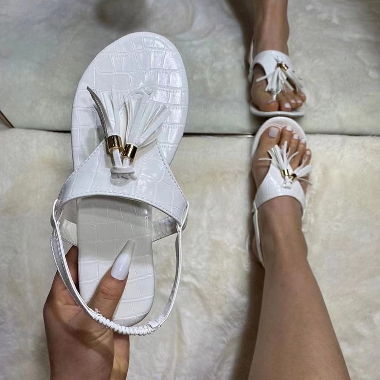 Slip-on Thong Flat With Sequin Dame Sandals