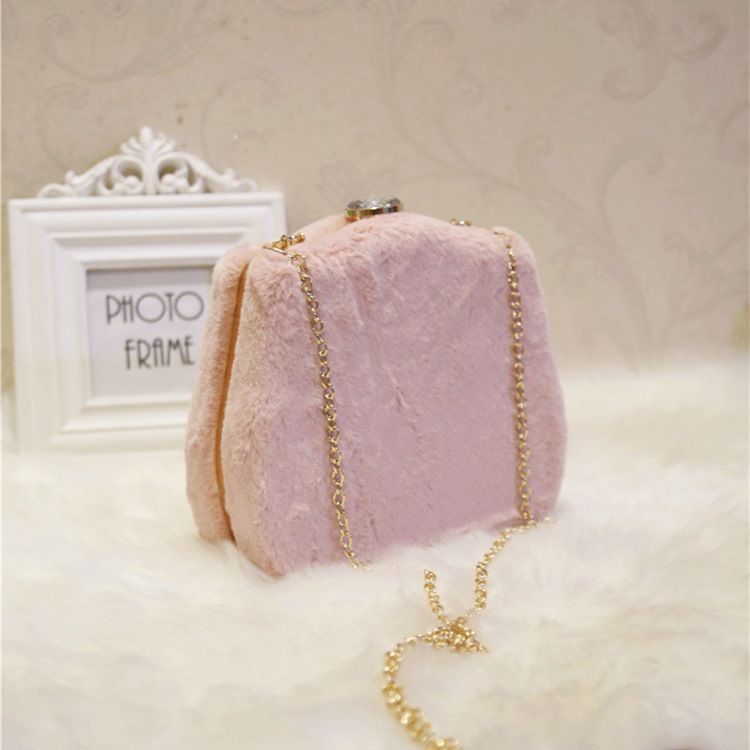 Chain Rabbit Hair Clutches Kvesker