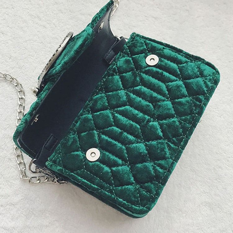 Retro Velvet Pearl Pryd Clutch