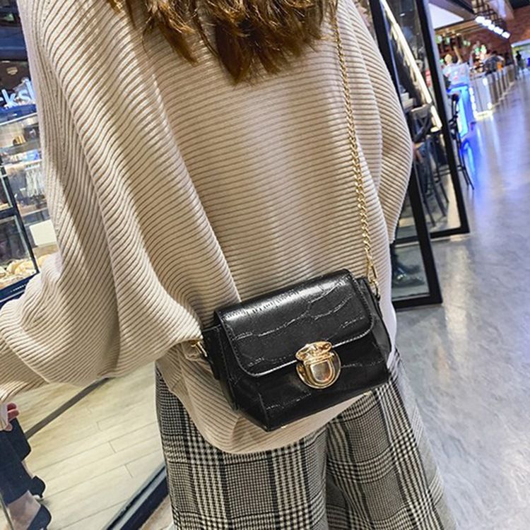 Chain Pu Alligator Rectangle Crossbody Vesker