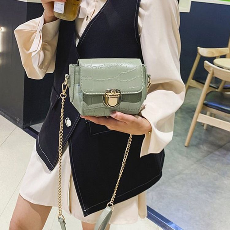 Chain Pu Alligator Rectangle Crossbody Vesker