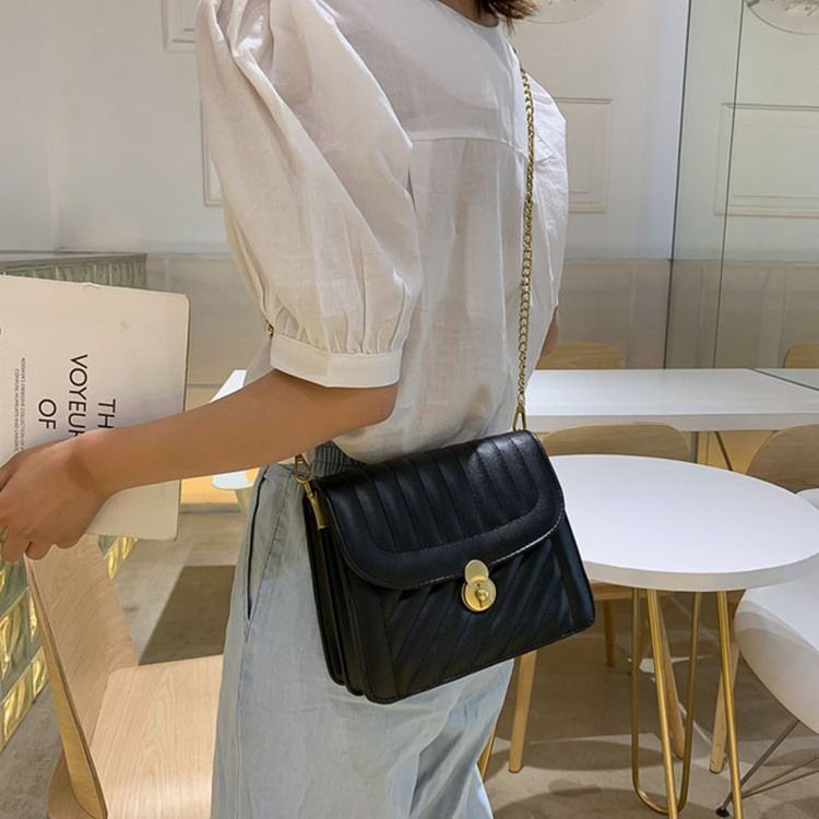 Pu Lock Chain Rectangle Crossbody Vesker