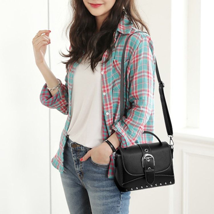 Pu Rivet Plain Flap Crossbody Vesker