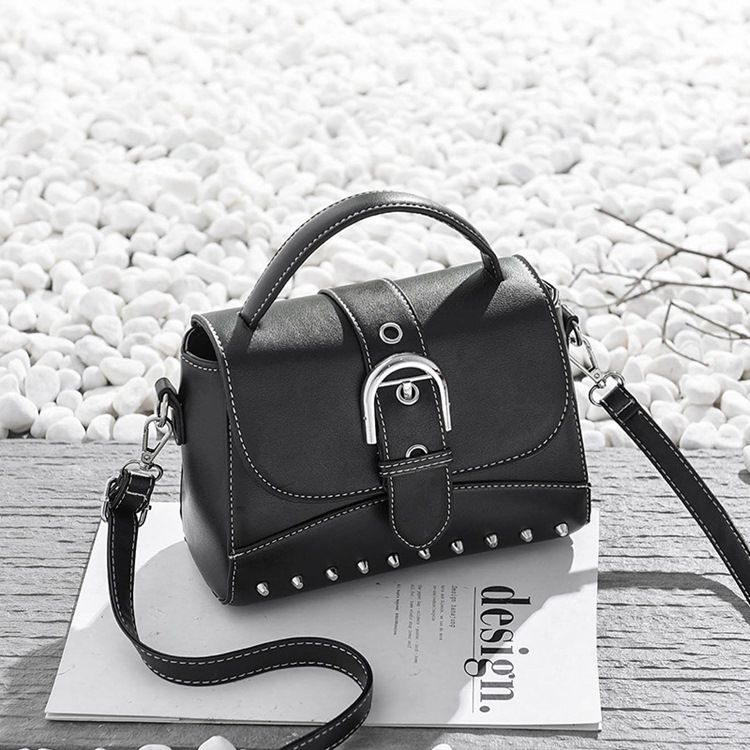 Pu Rivet Plain Flap Crossbody Vesker